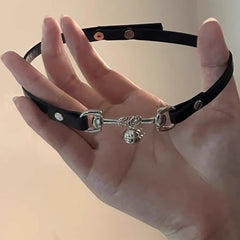 Gothic-Halsband mit Glockenanhänger