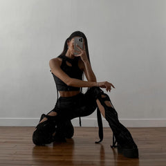 Pantalones acampanados de terciopelo con corte gótico