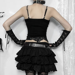 Top de tirantes con ribete de encaje de diablo gótico