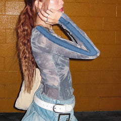 Top de manga larga con mariposas y diseño grunge gótico