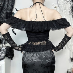 Top gótico de encaje con cuello halter y hombros descubiertos