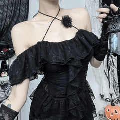 Top gótico de encaje con cuello halter y hombros descubiertos