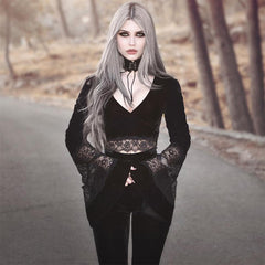 Top de terciopelo con encaje gótico