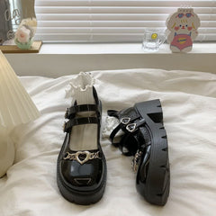 Mary Janes de plataforma gruesa con corazón de estilo gótico Lolita