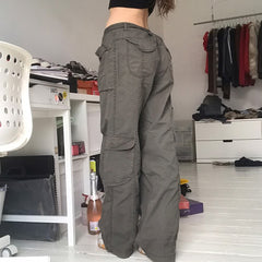 Pantalones cargo de tiro bajo estilo gótico punk