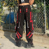 Pantalones cargo con cadena de estilo gótico rebelde
