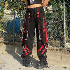 Pantalones cargo con cadena de estilo gótico rebelde