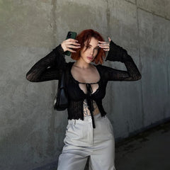 Gothic Crop Top mit Bindeband vorne und langen Ärmeln