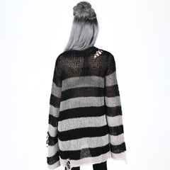 Suéter de punto gótico desgastado con rayas grises degradadas