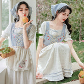 Conjunto de 3 piezas Strawberry Garden: vestido cottagecore con pañuelo para la cabeza