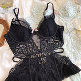 Bodysuit mit floraler Spitze und Rüschen