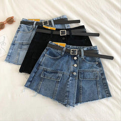 Jeansrock im 90er-Jahre-Stil mit Fake-Taschen und hoher Taille und versteckten Shorts