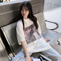 CAMISETA OVERSIZE BLANCA Y NEGRA CON ESTAMPADO ABSTRACTO DE PAREJAS
