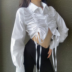 Camisa corta estética de manga larga fruncida en blanco y azul