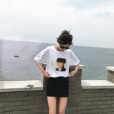 Camiseta blanca holgada con estampado de meme de chico anime para adolescentes