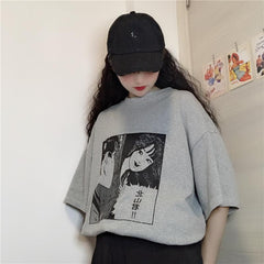 CAMISETA GRANDE GRIS BLANCA CON ESTAMPADO DE LETRAS DE ANIME COMIX