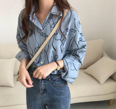 Blusa holgada con líneas abstractas artísticas