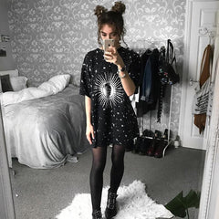 Camiseta negra extragrande con el sol y la luna astrológica