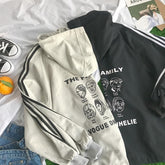 Sportlicher Hoodie mit Rückendruck und Seitenlinien in Creme und Schwarz