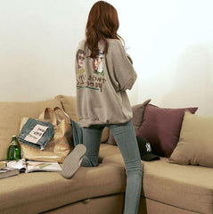 Sudadera holgada con cuello redondo y estampado en la espalda