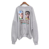 Sudadera holgada con cuello redondo y estampado en la espalda