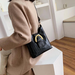 Bolso de hombro vintage de piel sintética con hebilla dorada