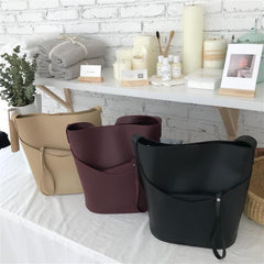 Bolso bandolera básico de piel sintética beige, rojo y negro con monedero.