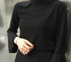 Blusa básica acampanada de manga larga en color pastel