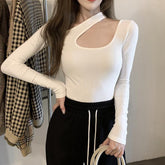 Top básico de canalé de manga larga con escote halter calado