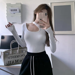 Top básico de canalé de manga larga con escote halter calado