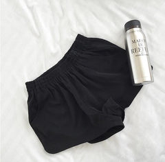 Shorts negros de estilo deportivo básico