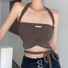 Top de verano beige con tirantes cruzados y mangas