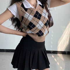 Chaleco de punto estilo universitario con estampado de rombos beige