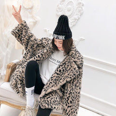 Beigefarbene, warme Plüsch-Oberjacke mit Leopardenmuster