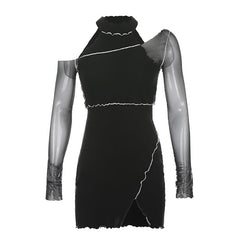 Vestido negro de malla con cuello halter y mangas largas