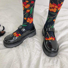 Schwarze ästhetische Vintage-Plateau-Sandalen mit glänzender Sohle