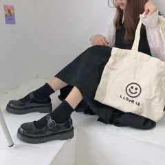 Schwarze ästhetische Vintage-Plateau-Sandalen mit glänzender Sohle