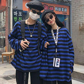 Camiseta oversize de manga larga con rayas negras y azules