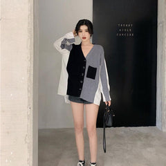 Cárdigan de gasa con cuello en V y costuras en blanco y negro en la espalda