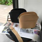 Bolso de hombro con correa gruesa de PU en beige y negro