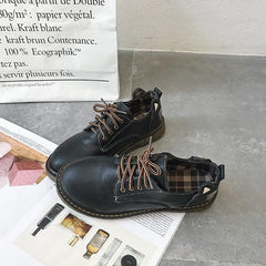 Bonitas botas retro con cara de gato marrón y negro