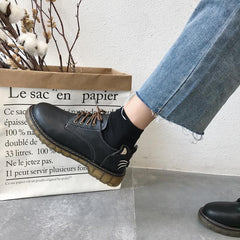 Bonitas botas retro con cara de gato marrón y negro