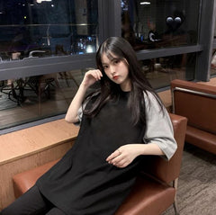 Camiseta holgada de manga media gris claro negra