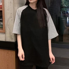 Camiseta holgada de manga media gris claro negra