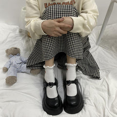 Schwarze, matt glänzende Lolita-Sandalen mit Herzschnalle im Vintage-Stil