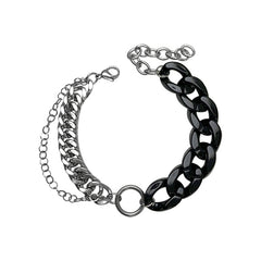 Pulsera de cadena de plástico y acero negro con estética grunge