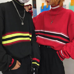 Schwarz-rotes, kontrastierendes Sweatshirt mit hohem Kragen