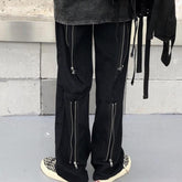 Schwarze Techwear-Hose mit geradem Rückenreißverschluss und Oversize-Passform