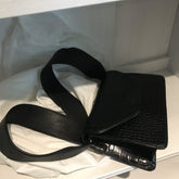 Bolso sencillo vintage de piel sintética con correa ancha en color negro