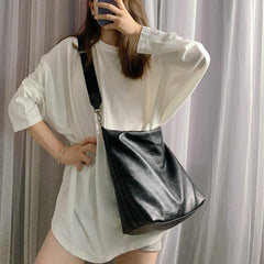 Bolso de hombro japonés de cuero sintético blanco y negro